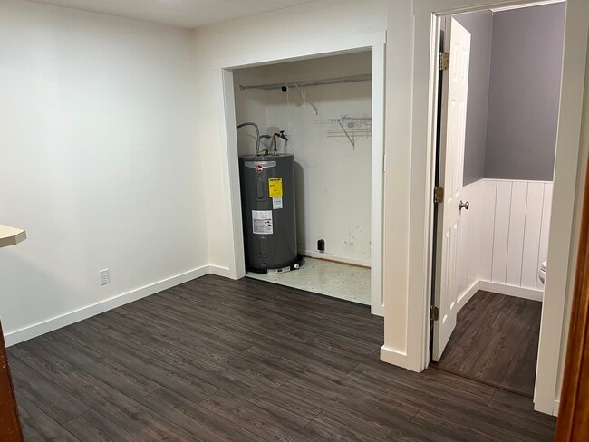 Building Photo - 3332 Macdonald Rd