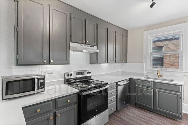 Building Photo - 1152 Emerson St