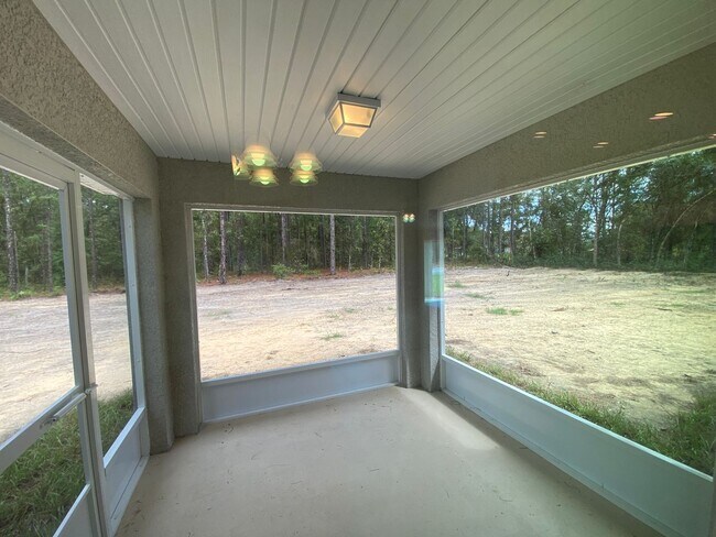 Building Photo - Desirable SW Ocala Neighborhood 3/2/2 *WON'T LAST*