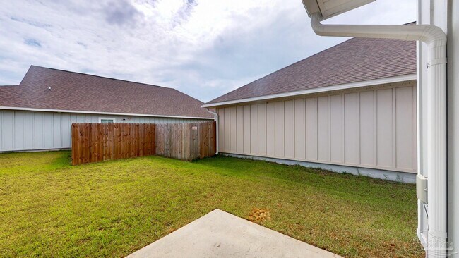 Building Photo - 5865 Danbury Blvd