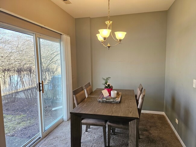 Building Photo - 4012 Blackstone Dr