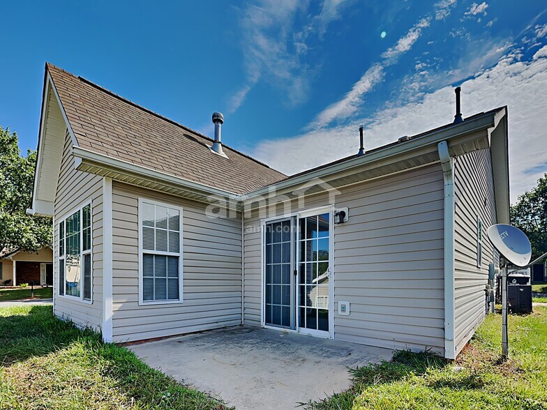 Building Photo - 160 Charlotte Ct