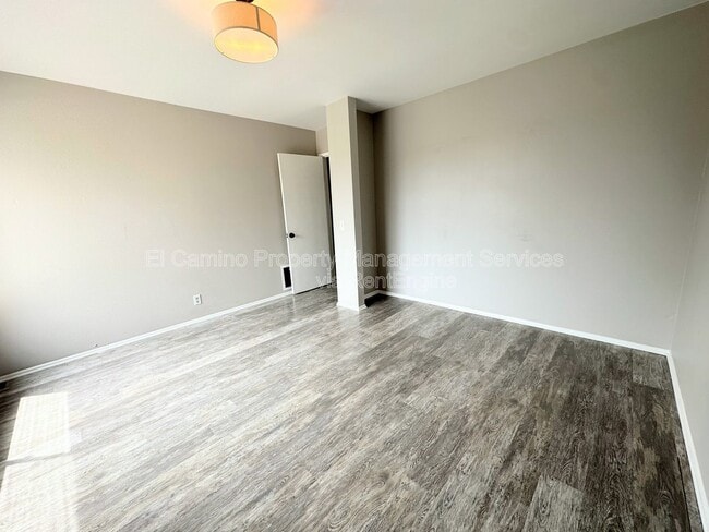 Building Photo - 955 Lamark Ln