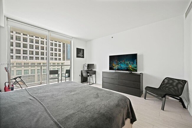 Building Photo - 500 Brickell Ave