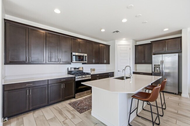 Building Photo - 2053 W Sienna Bouquet Pl
