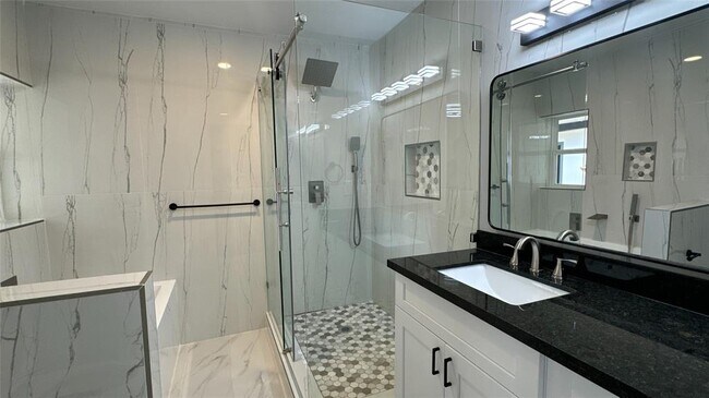 Building Photo - 136 Cherry Tree Ln