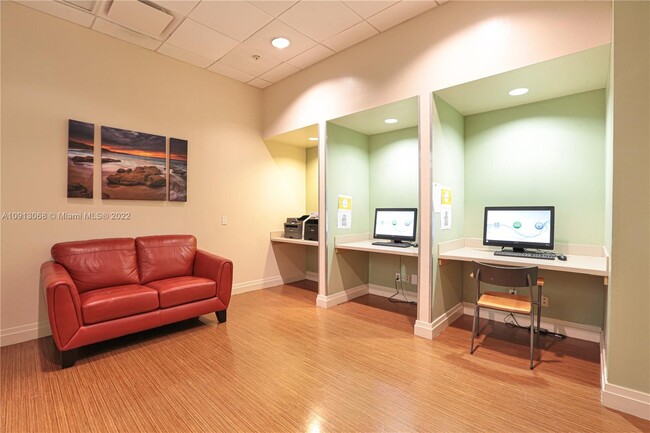 Building Photo - 3901 S Ocean Dr
