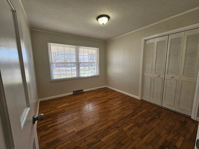 Building Photo - 167 Hill-N-Dale Dr