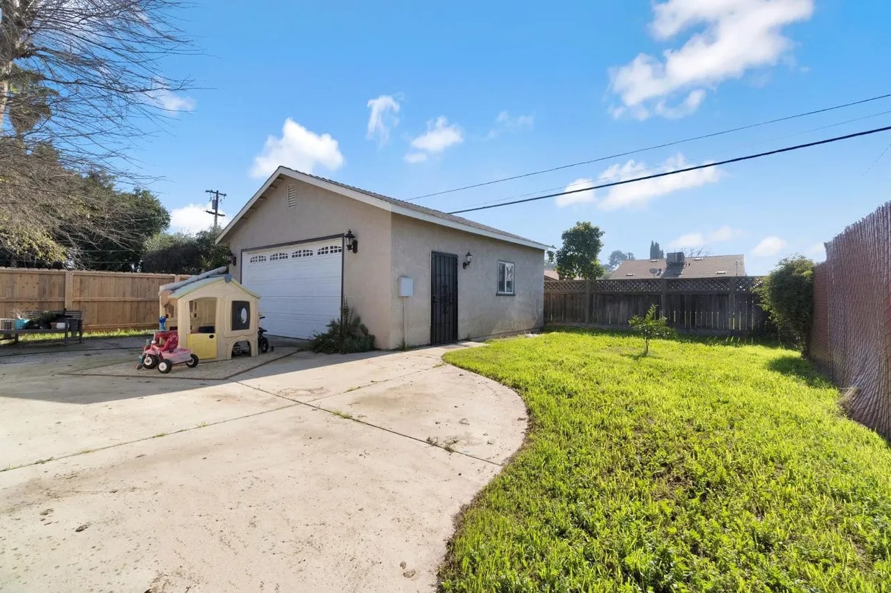 Building Photo - 1218 E Garland Ave