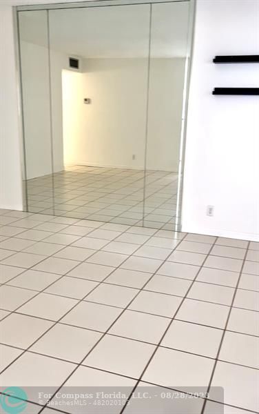 Building Photo - 9920 NW 68th Pl