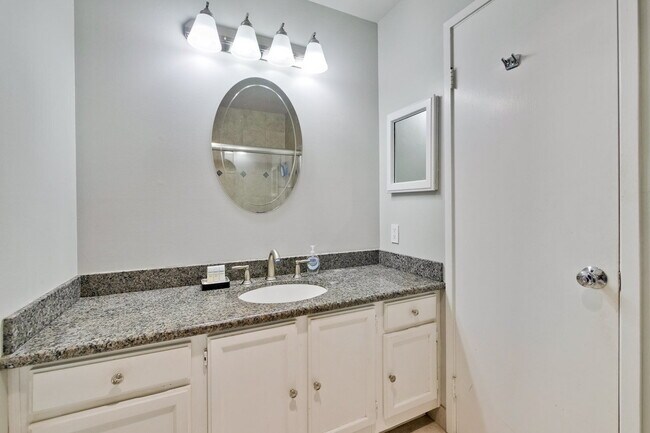 Building Photo - Fully Furnished Condo near Downtown Mountain View & Stevens Creek Trail