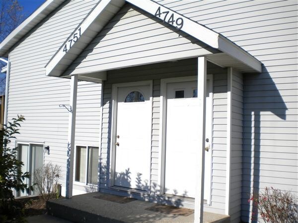 Building Photo - 4751 Circle Shore Dr SE