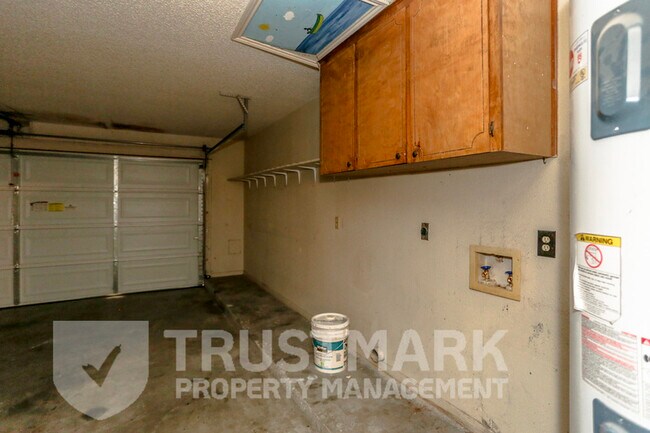 Building Photo - 2110 El Dorado Dr