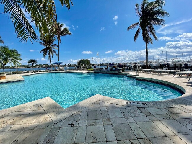 Building Photo - 120 Yacht Club Way
