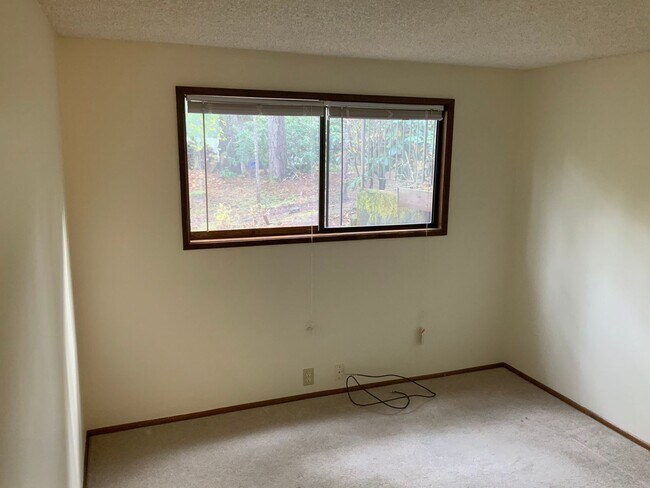 Building Photo - 422 Brookside Dr