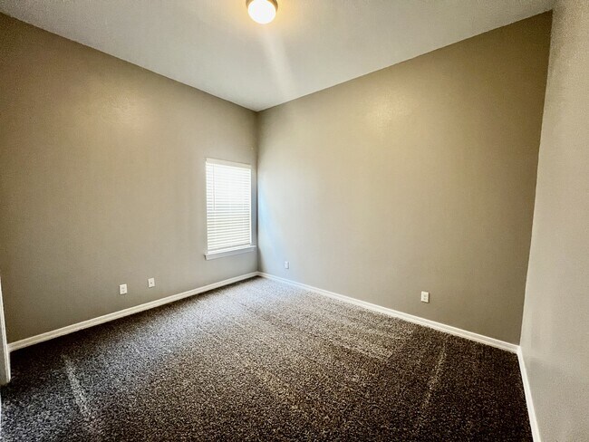 Building Photo - 11365 Hidalgo Dr