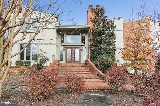 Building Photo - 9801 Clydesdale St