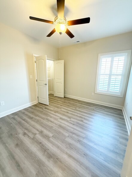 Building Photo - 128 Hallandale Ln