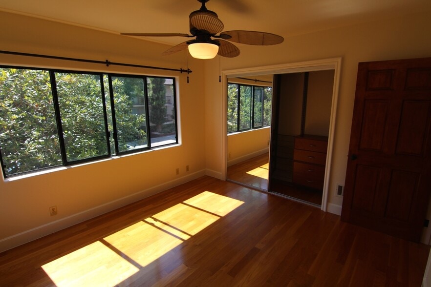 Building Photo - 600 N Sweetzer Ave