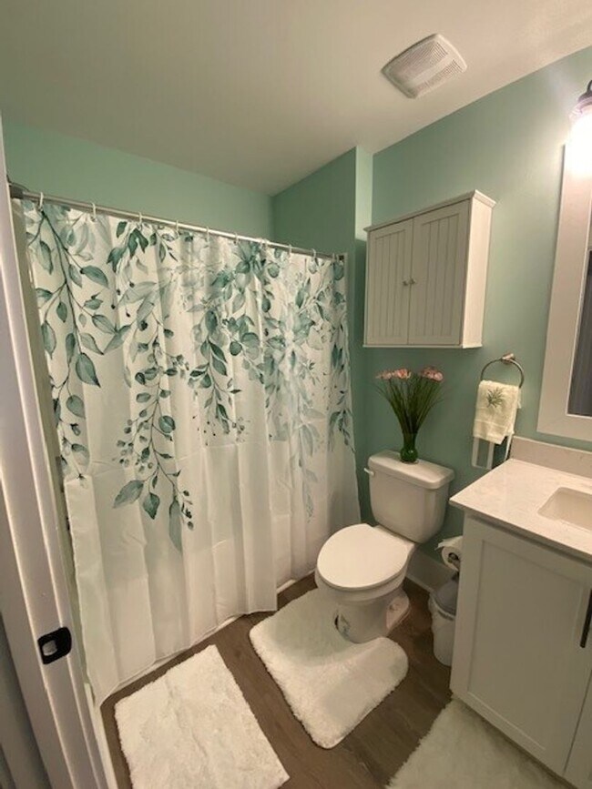 Building Photo - 9249 Crossbill Dr