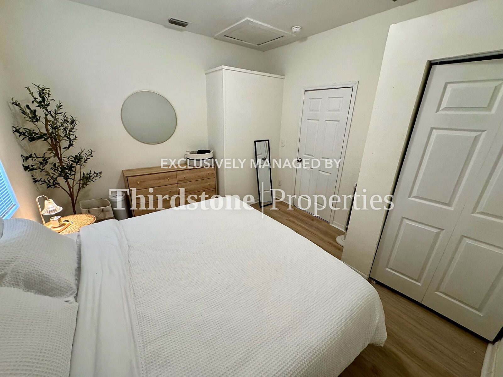 Building Photo - 672 Chestnut St