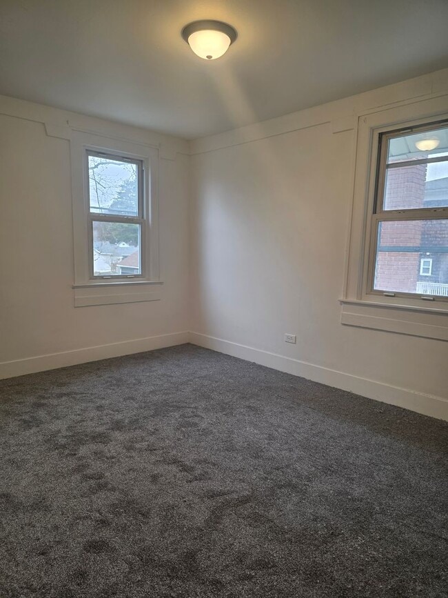 Building Photo - 397 Upper Oakwood Ave