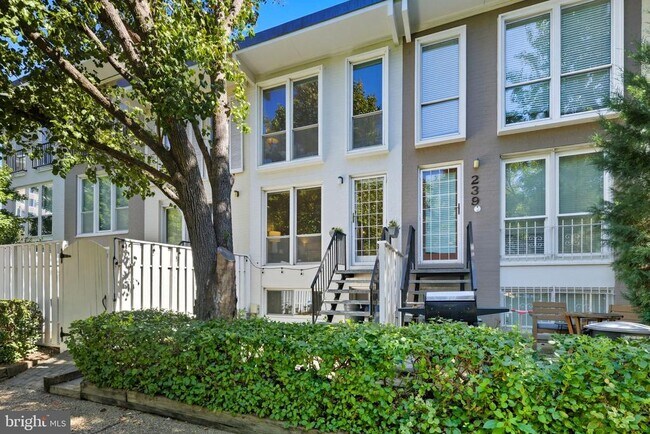 Building Photo - 237 G St SW