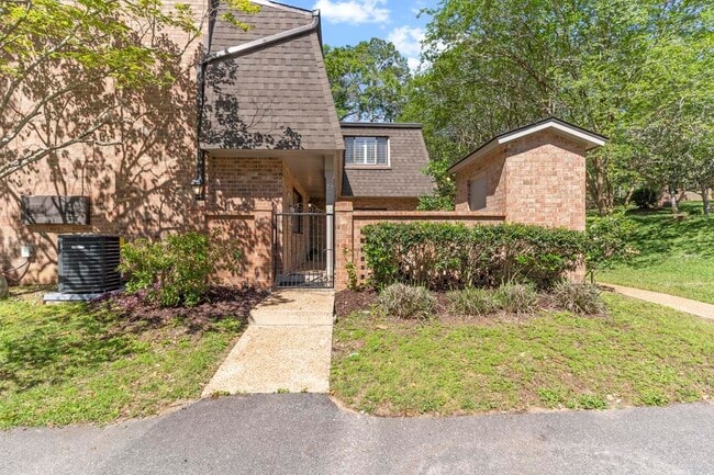 Building Photo - 3219 Thomasville Rd
