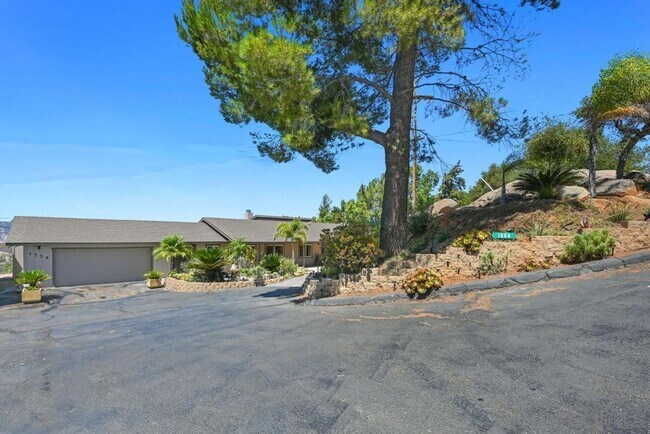 Building Photo - GORGEOUS 3/2.5 Bath Remodeled Home with Stunning Views in Alpine