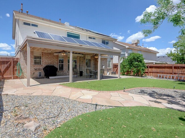 Building Photo - Fully Furnished 3-Bedroom Home Near Petroglyph Monument