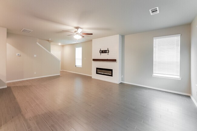 Building Photo - 25542 Valverdant Ct