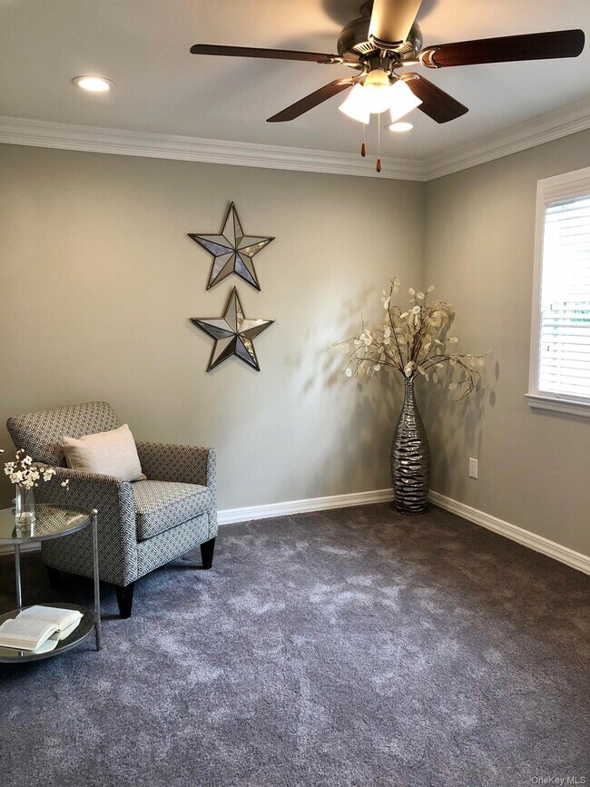 Building Photo - 10 Westwood Dr