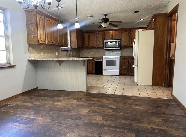 Building Photo - 15604 Gaddy Rd