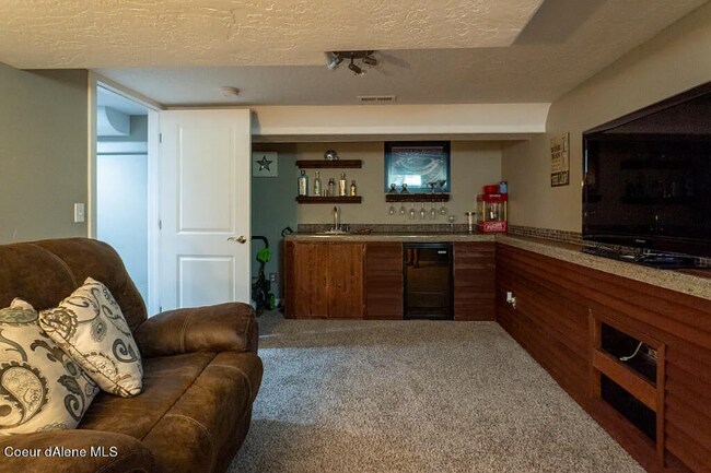 Building Photo - 723 N Government Way