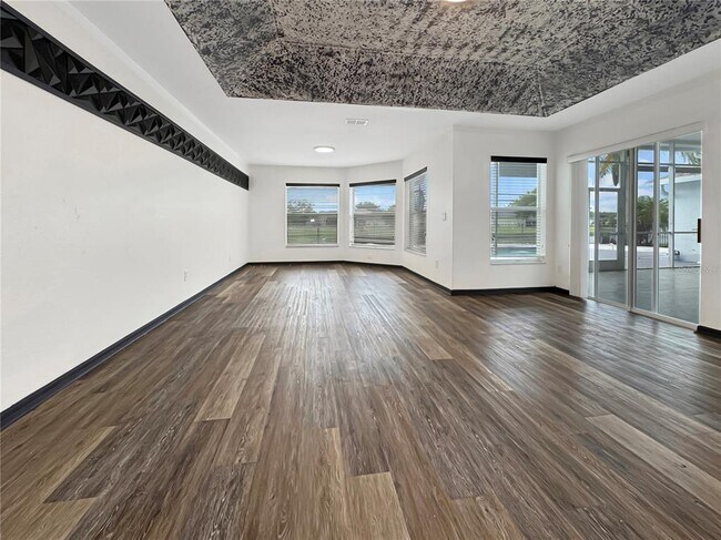 Building Photo - 743 Chamberlin Trail
