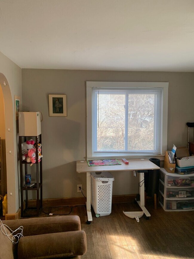 Building Photo - One bedroom, One bath duplex: Maple Height...