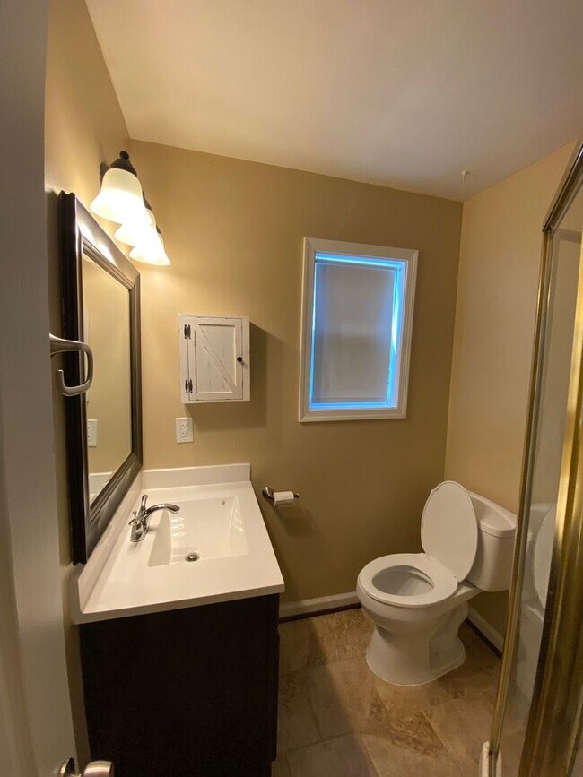 Building Photo - Charming 3-Bedroom Ranch !! "ASK ABOUT OUR...