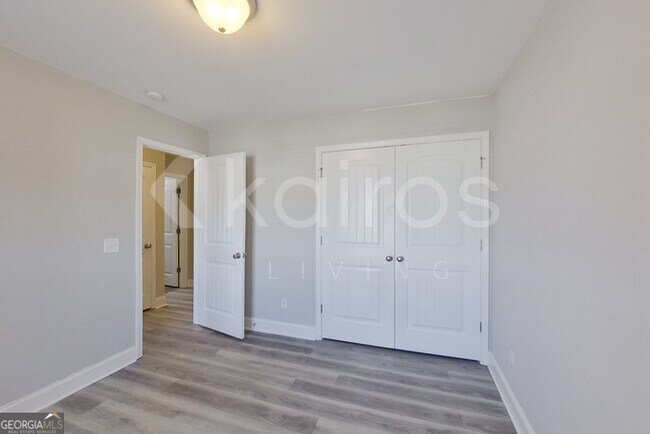 Building Photo - 106 Regis Way