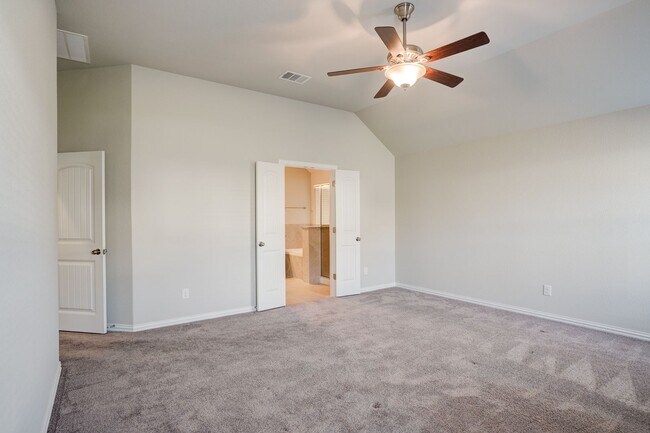 Building Photo - Warm & Inviting 4 Bedroom, 2 Bath House for Rent