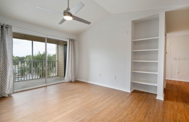 Building Photo - 1949 Summer Club Dr