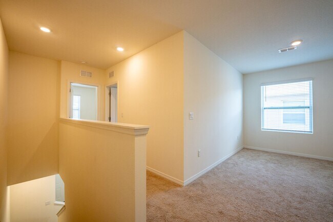 Building Photo - 1248 Yellow Finch Dr