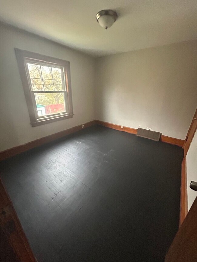 Building Photo - SECTION 8 & EDEN Accepted!!! Cleveland Charm Reimagined — Fully Renovated Home!