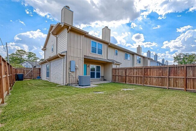 Building Photo - 502 Birdsong Dr