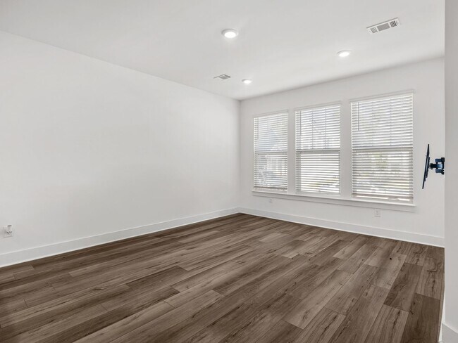 Building Photo - 476 Ml Pk Wy