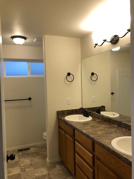 Building Photo - 622 Rosedale St