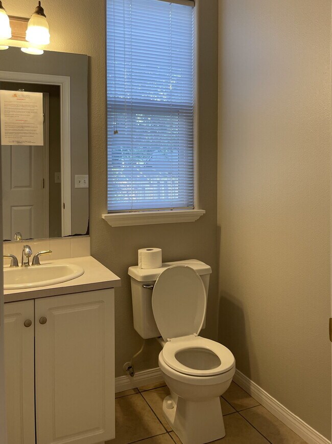 Building Photo - 4-Bedroom Happy Valley Home with Large Garage, Spacious Living Areas & Covered Deck