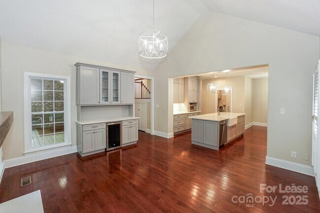 Building Photo - 181 Streamside Pl