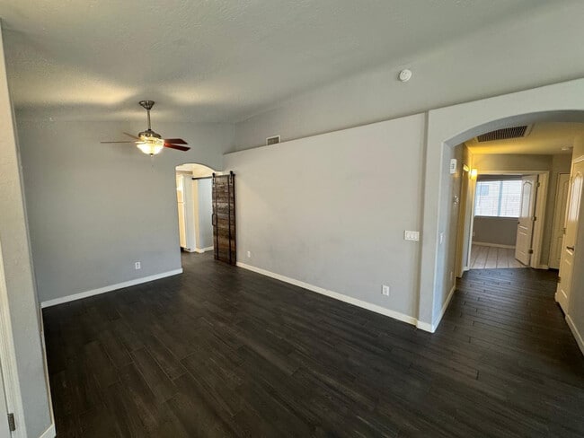 Building Photo - 24 S Willow Creek St