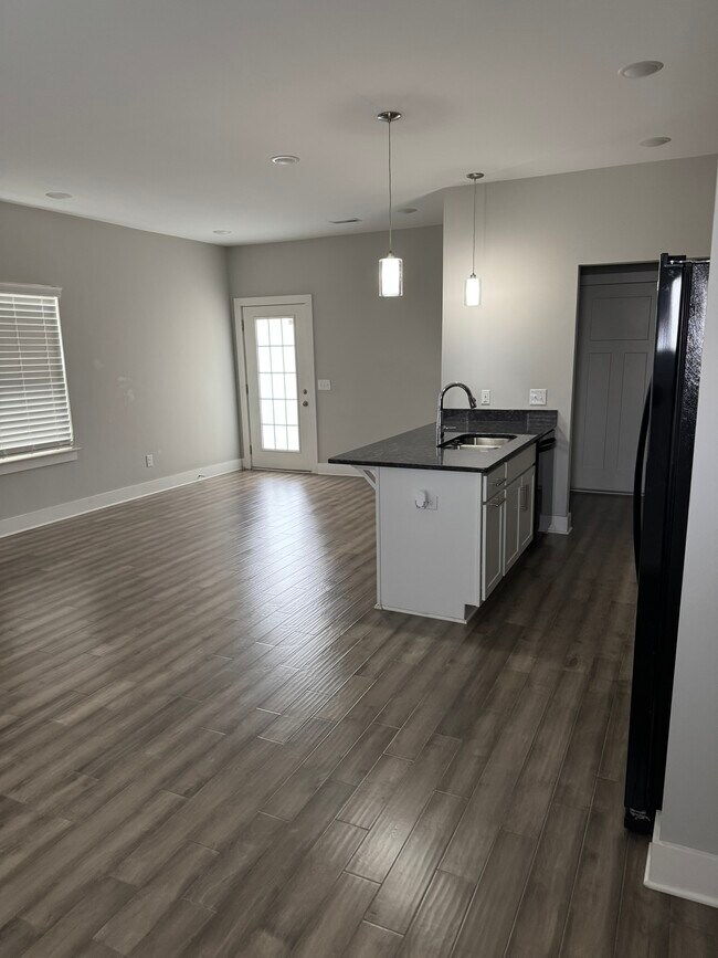 Building Photo - 689 Hickory Industrial Dr