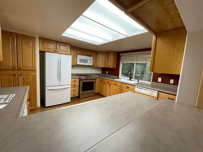 Building Photo - 10800 Lathrop Ln NW